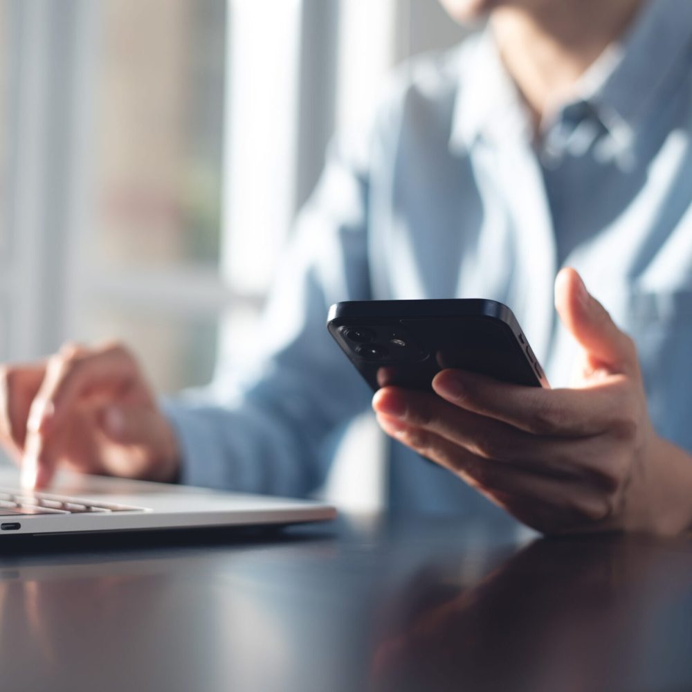 Business,Woman,Using,Mobile,Smart,Phone,And,Online,Working,On